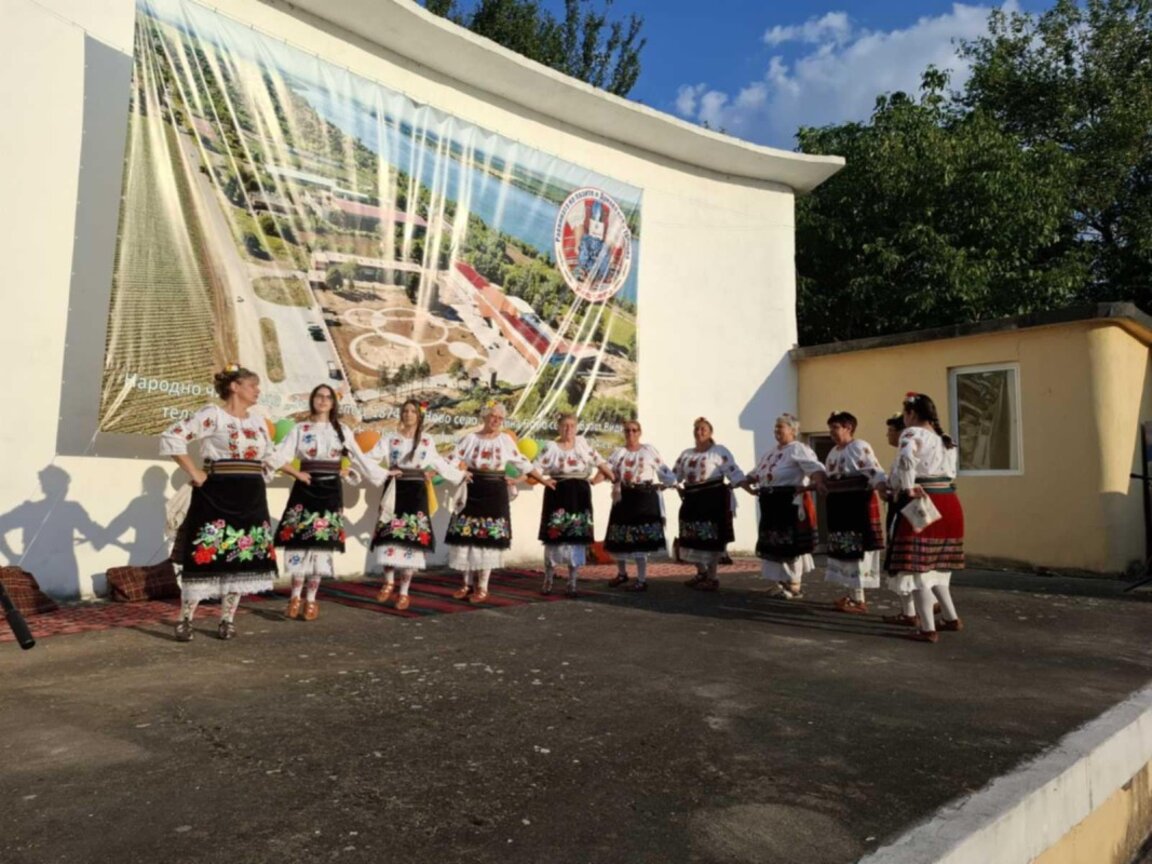 Фолклорен фестивал събра стотици в Ново село