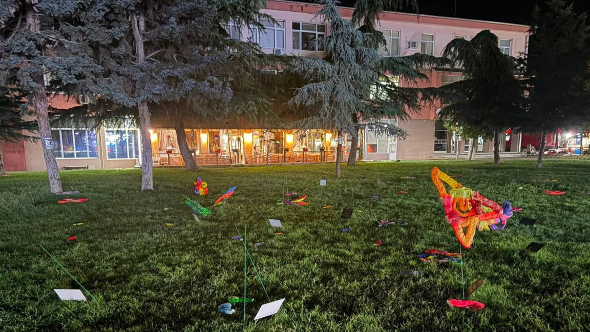 Жена от Любимец задържана за хулиганство като развали 29 склупторни творби