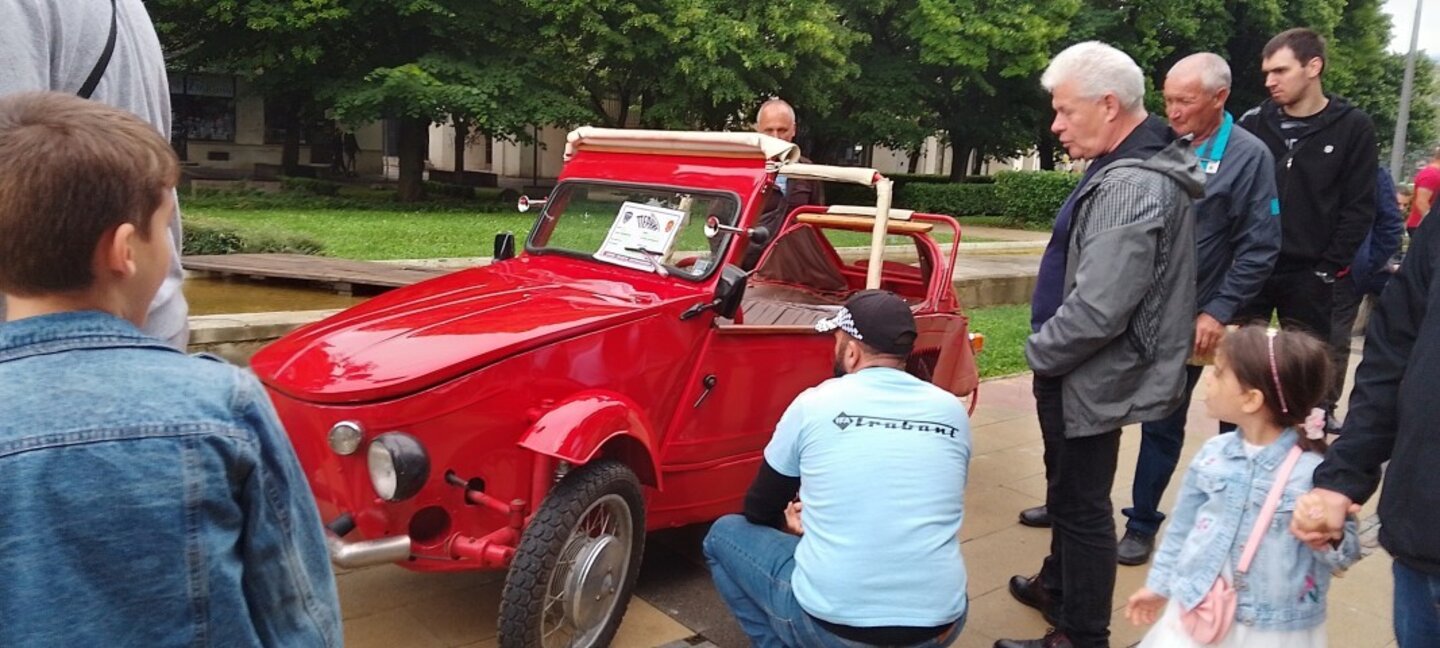 Ретро парад на автомобили в Перник