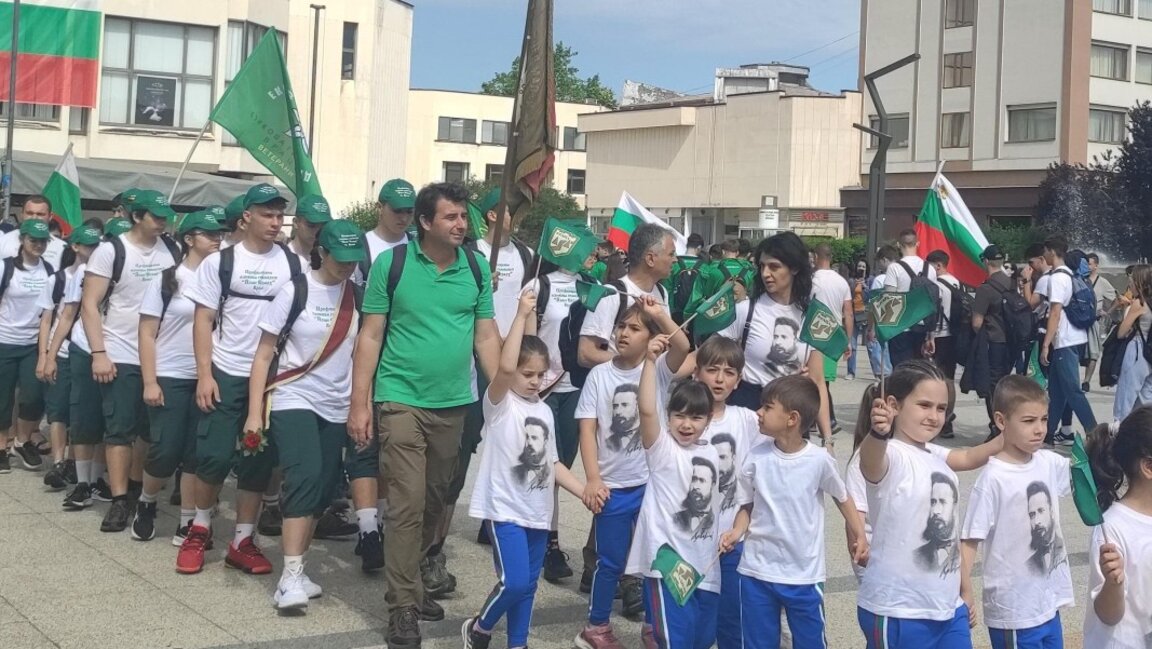 Более 1600 человек принимают участие в походе "По стопам отряда Христо Ботева"