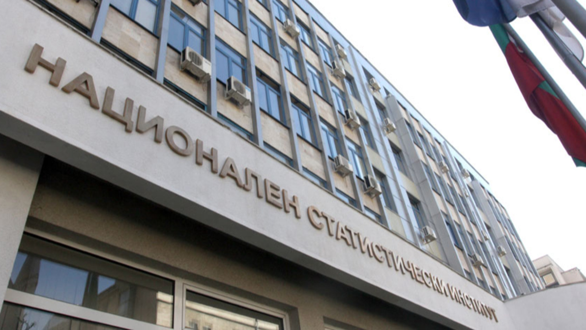 НСИ: Свиване на търговията на дребно, скок на производството в услугите