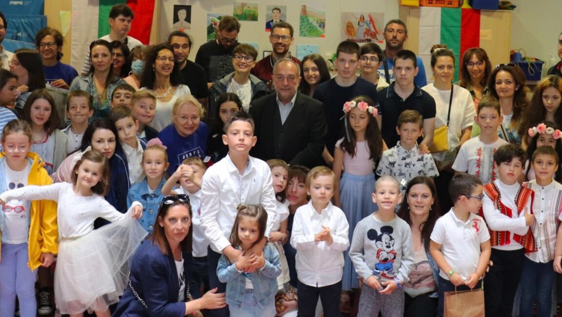 Shkolla e së dielës "Ivan Vazov" në Paris kërkon mbështetje për shfaqjet e saj kushtuar Bullgarisë