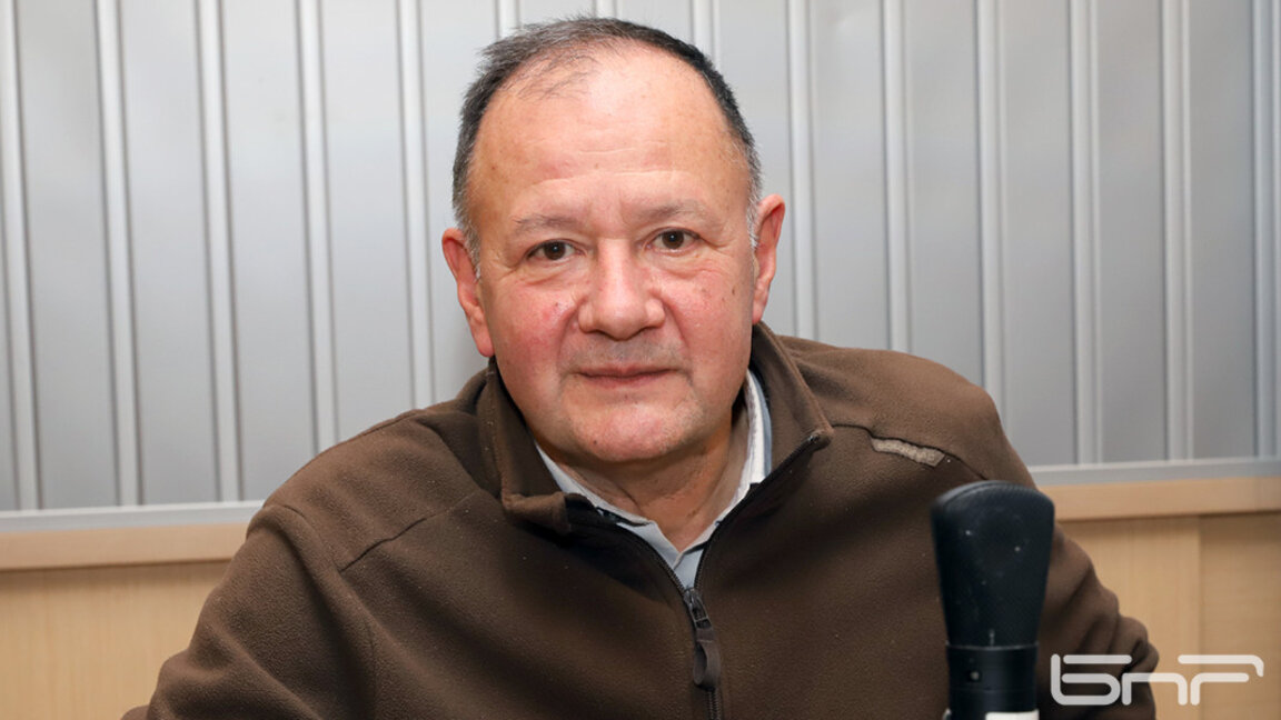 Михаил Миков
