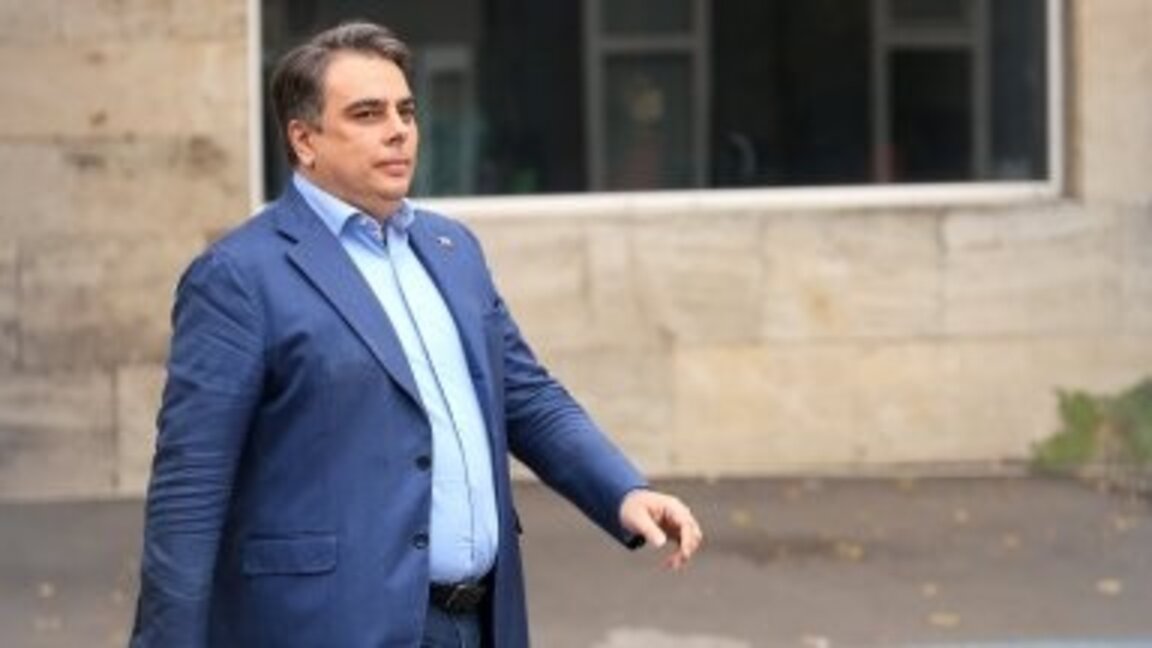 Асен Василев представя новия шеф на "Продължаваме промяната" в Пловдив