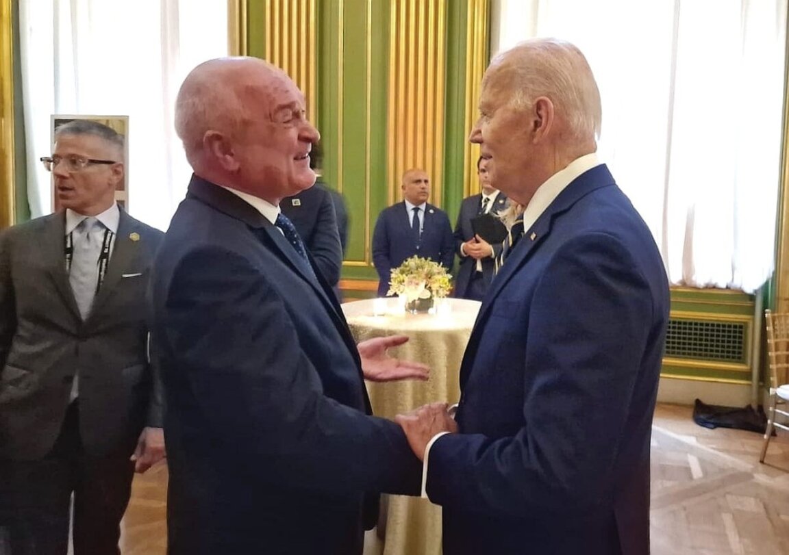 Служебният премиер Димитър Главчев разговаря с президента на САЩ Джо Байдън по време на тържественото отбелязване във Вашингтон на 75-ата годишнина от създаването на НАТО.