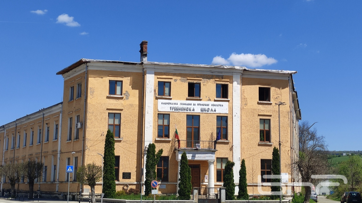 Тревненската школа все още очаква своя ремонт след пожара.