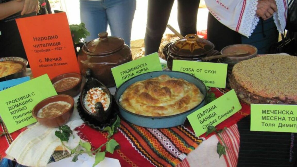 Köstlichkeiten aus Banat beim Festival in Assenowo
