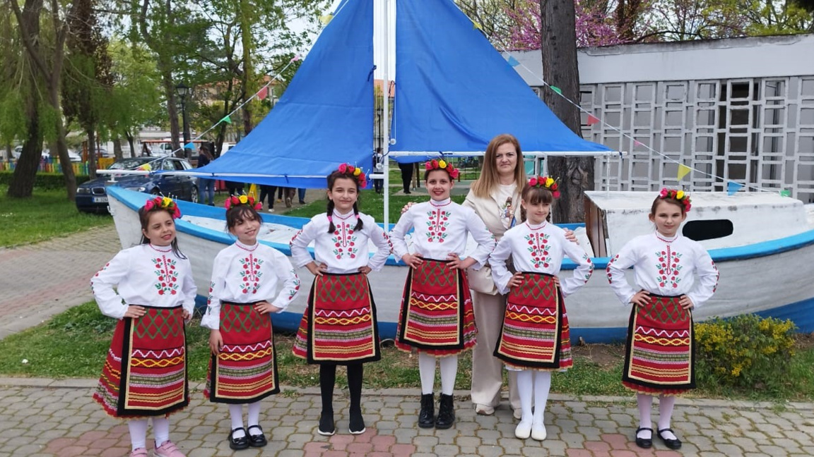 Първо място за ФГ „Фолклорна китка“ при ОУ „Христо Ботев“ - кв. Сарафово