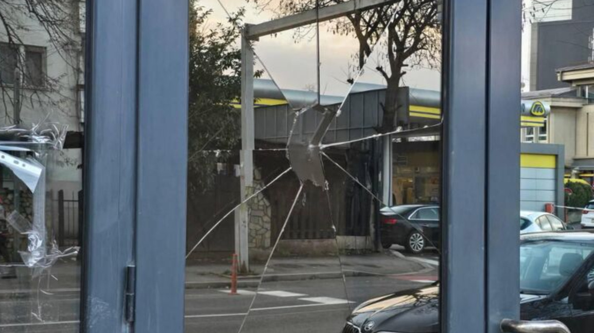 Външно министерство осъди нападението срещу българското посолство в Скопие