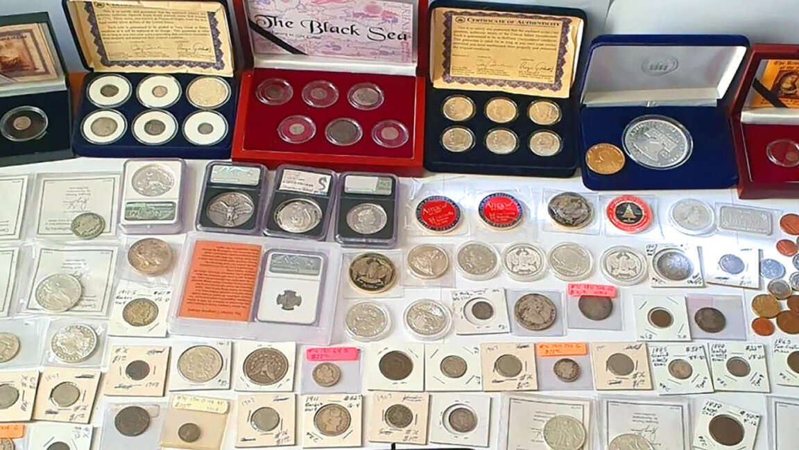 Контрабандни монети и металотърсач откриха при проверка на контейнер