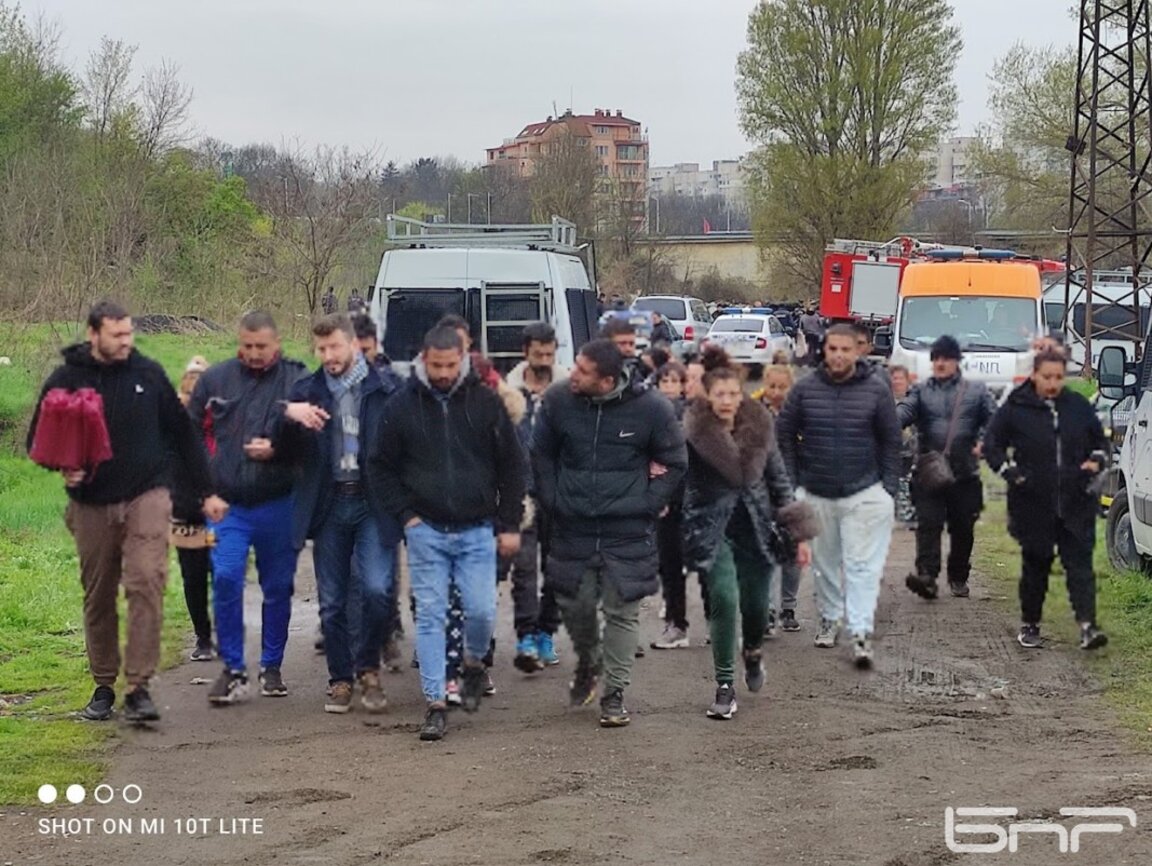 Продължава премахването на ромското гето в кв. "Захарна фабрика" в София