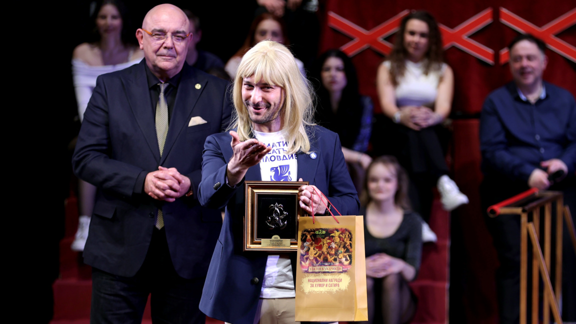 Тодор Дърлянов със "Златен Кукeрикон" за ролята си в пиесата "Берлин, Берлин"