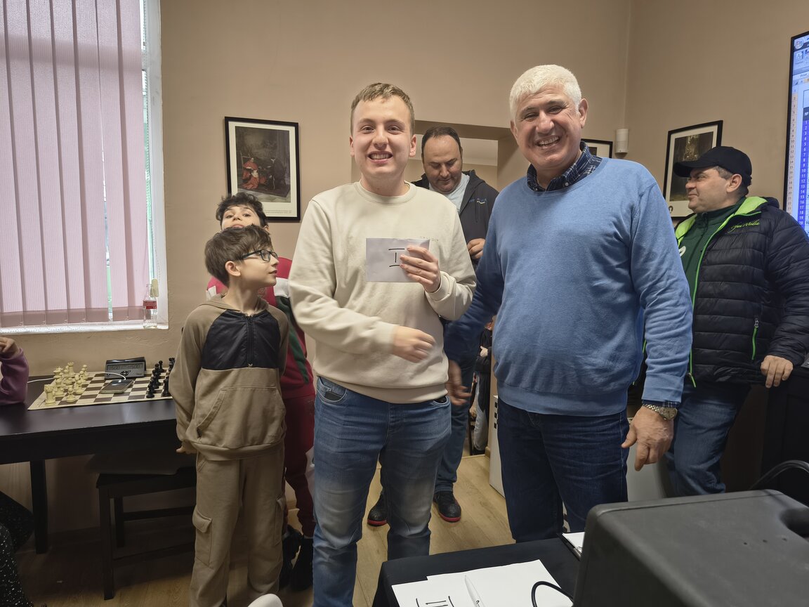 73 шахматисти на състезание в Шумен