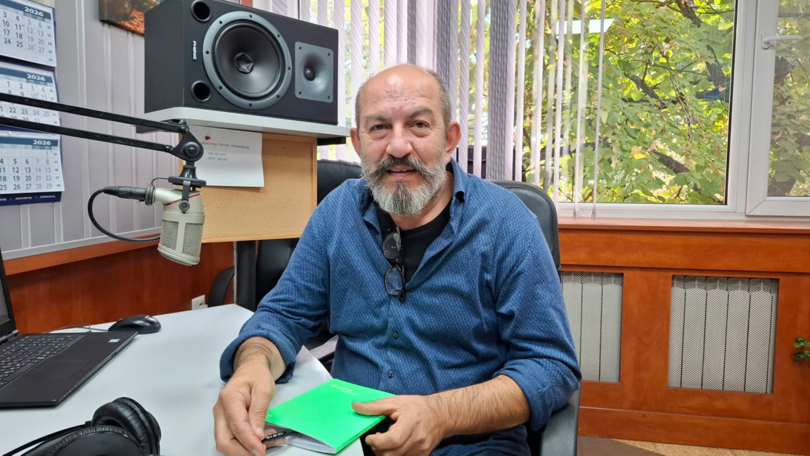 Цветан Четъшки, ръководител на Школата по изобразителни изкуства при Народно читалище "Родина" в Стара Загора