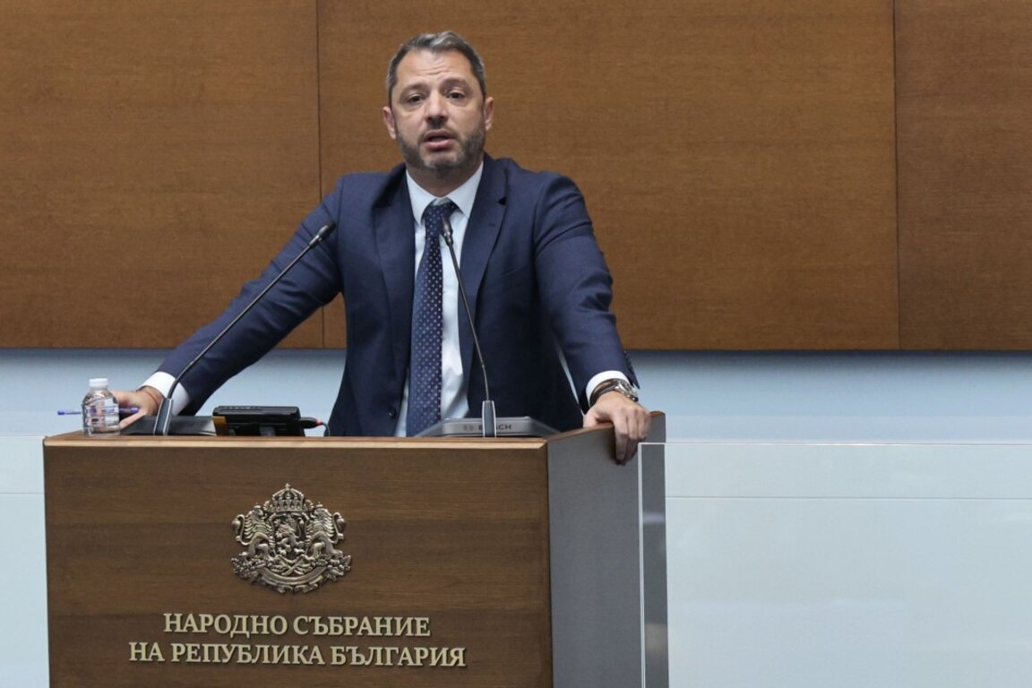 Делян Добрев