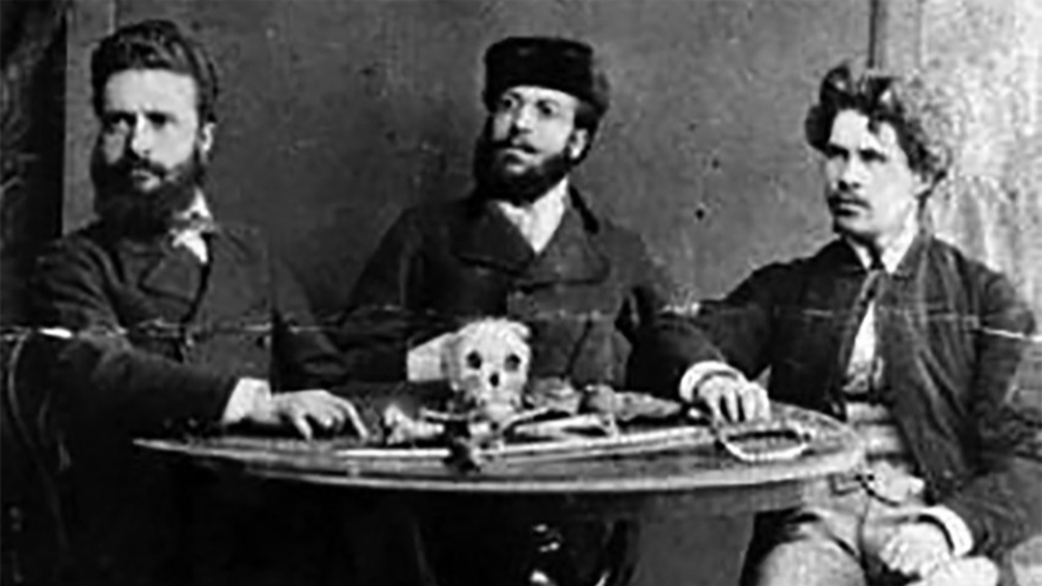 Христо Ботев с Никола Славков (в средата) и Иван Драсов във Влашко, 1875 г. Ботев привлича Никола Славков от Русия, където е завършил военно училище.