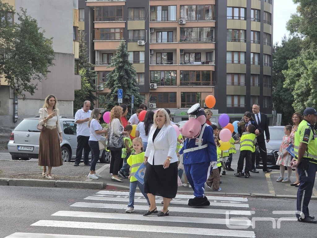 В Бургас откриха първата пешеходна пътека с изкуствен интелект