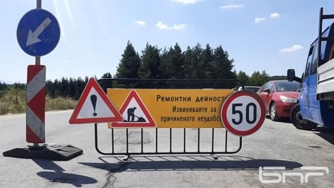 Пътните ремонти в Разградско продължават