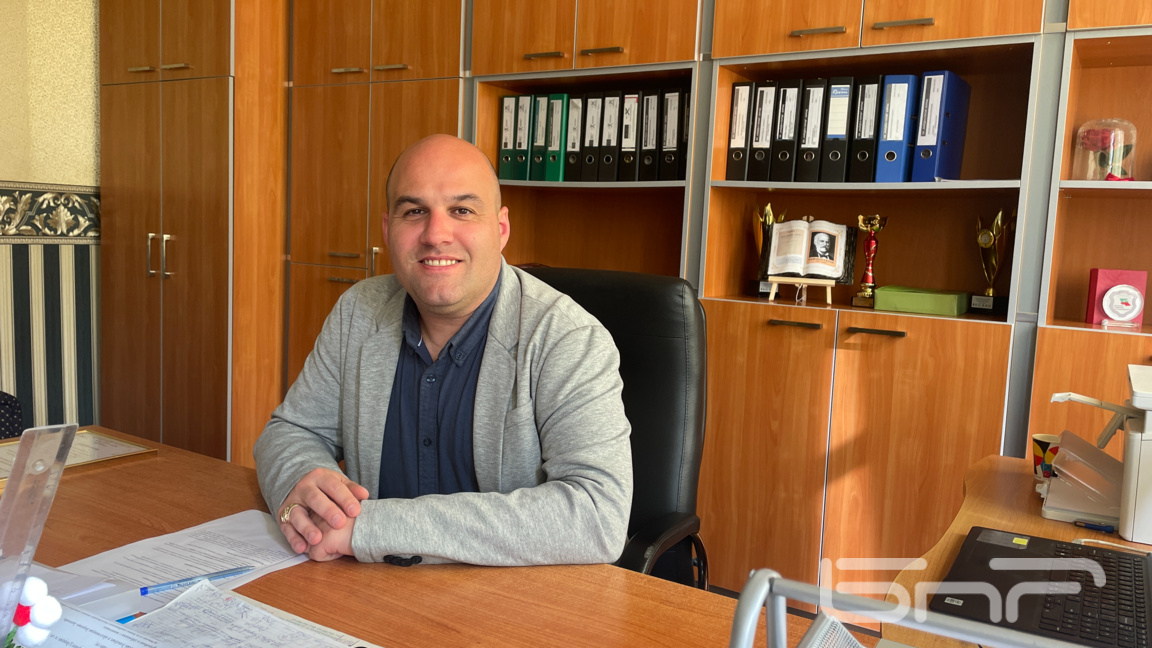 Директорът на ОУ "Найден Геров" - Лазар Налбантов