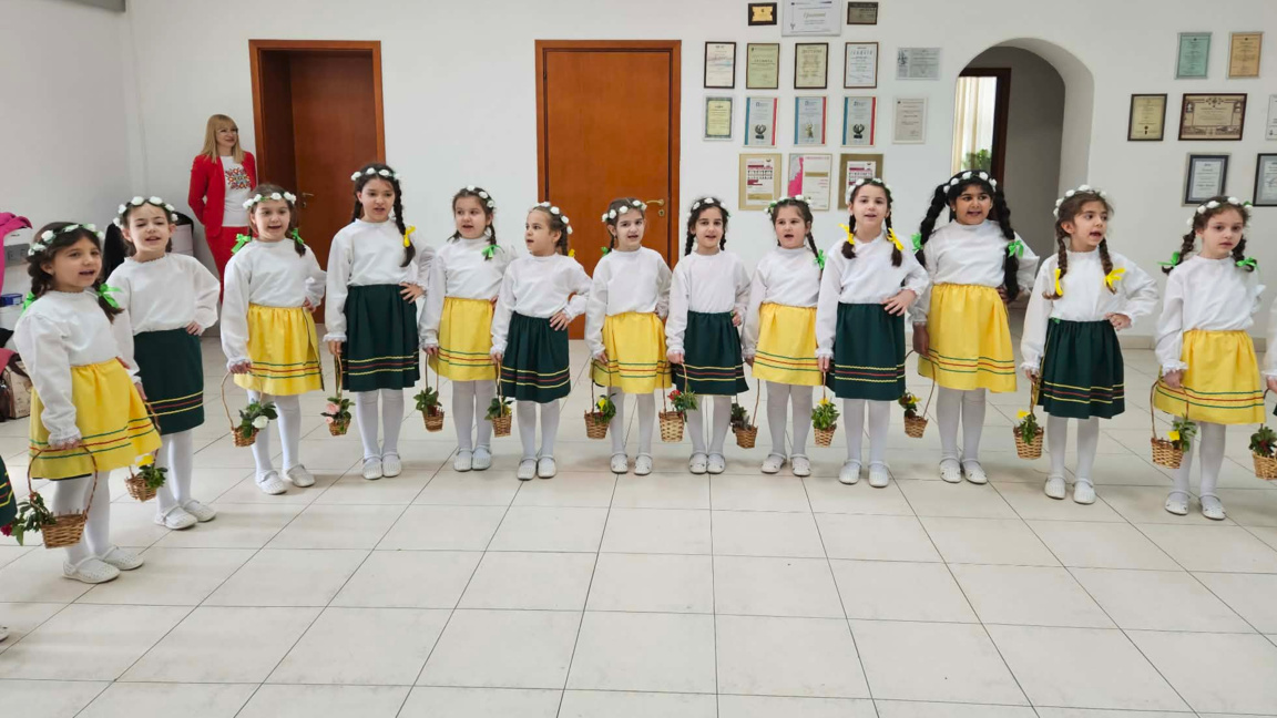Лазарки благославяха в Радио Шумен
