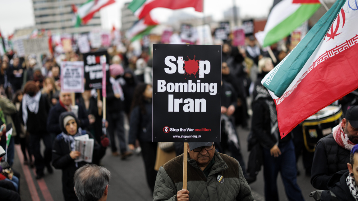 Протест пред американското посолство в Лондон, 7 март 2026 г.