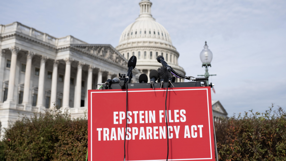 Публикуваха още 30 000 страници документи, свързани с Джефри Епстийн