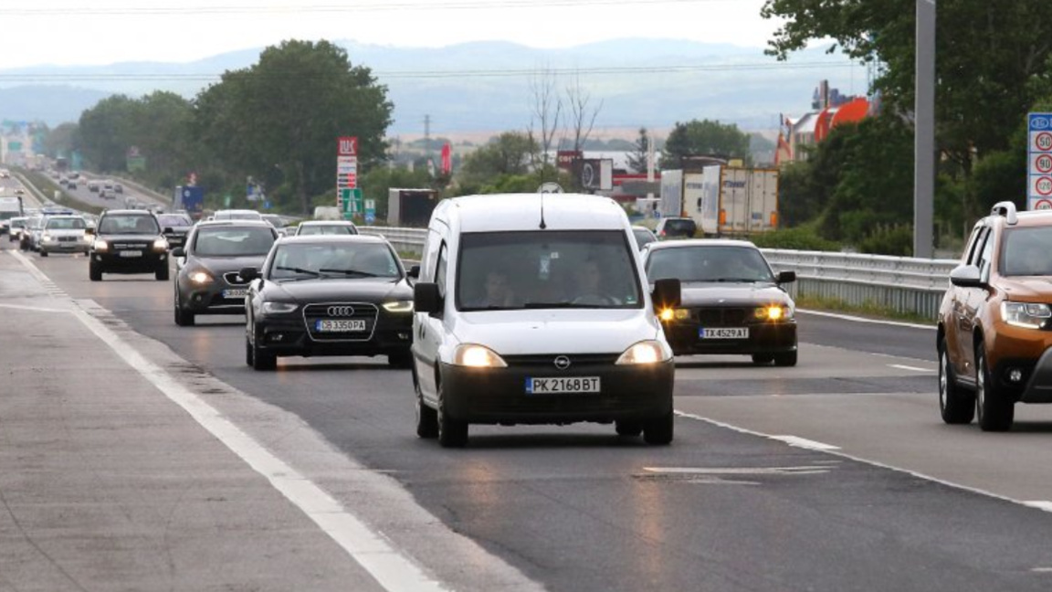 Mbi 190 mijë automjete pritet të largohen nga Sofja para Pashkëve