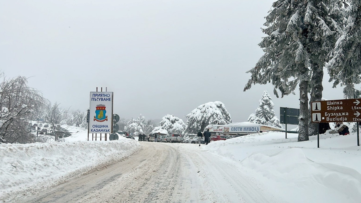 Roads across Bulgria remain passable under complicated winter conditions
