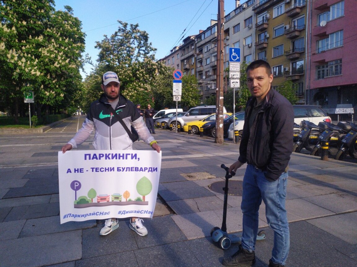 Протест срещу изграждането на велоалея в центъра на София.