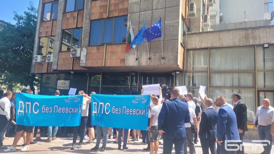 Джевдет Чакъров: Целият актив на ДПС застава зад призива на Доган за оставка на Пеевски