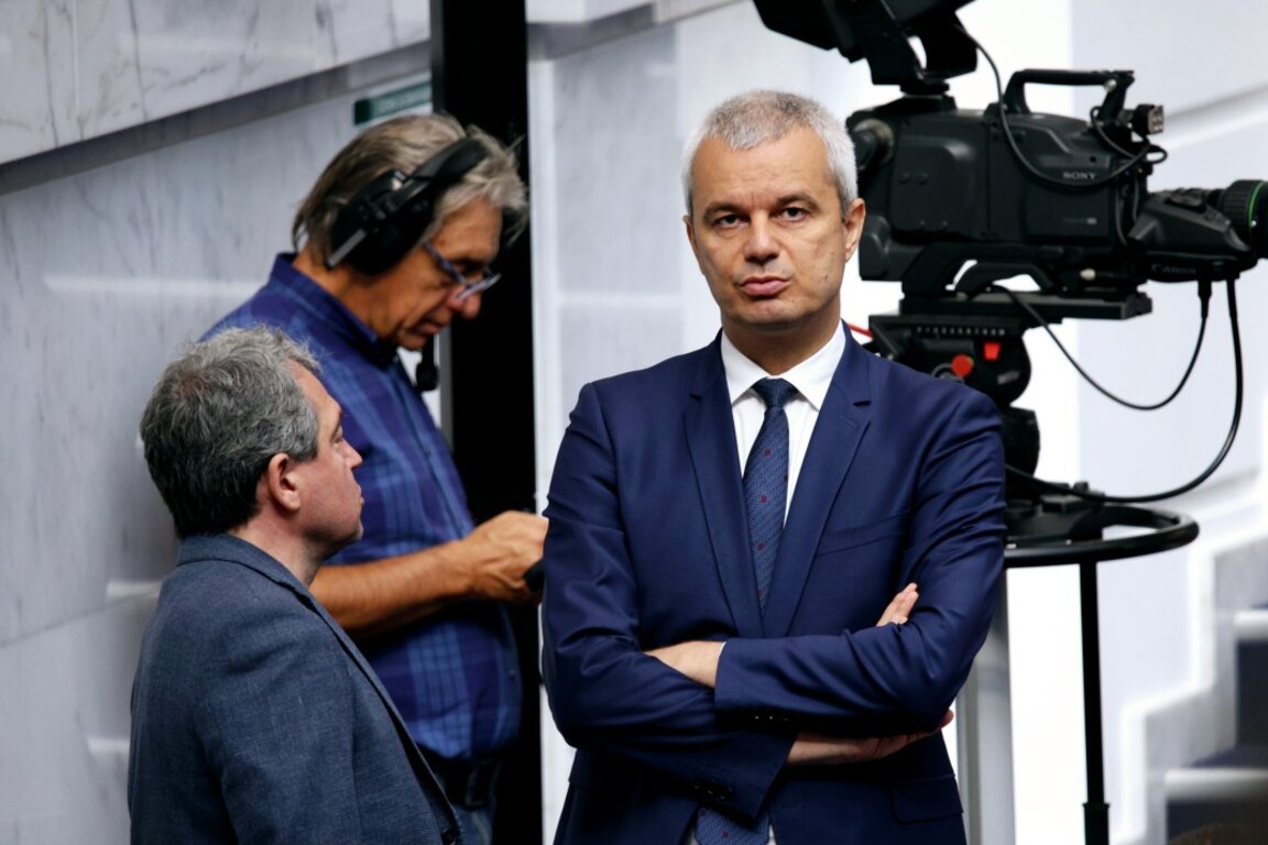 Përfaqësuesit e popullit Toshko Jordanov, ITN (majtas), dhe Kostadin Kostadinov (djathtas), "Vëzrazhdane", në seancën e parlamentit - 7 gusht 2024