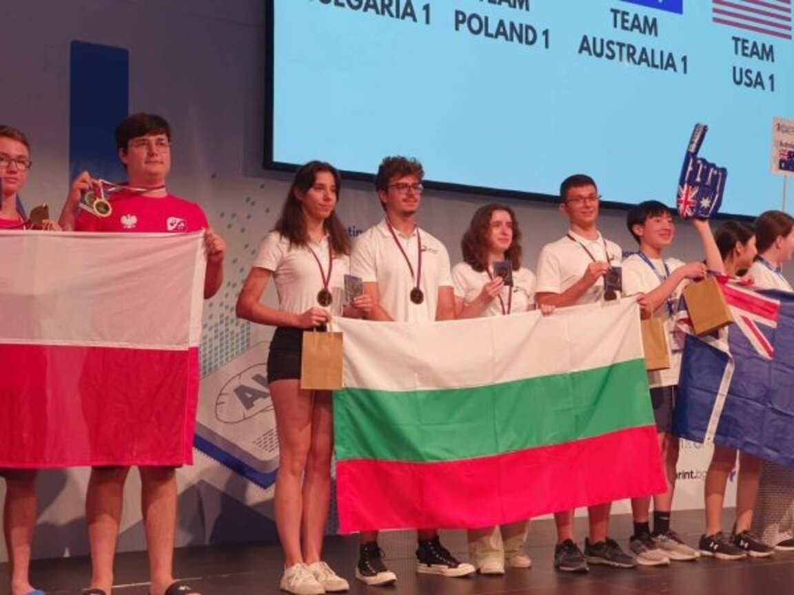 Tres medallas para los equipos búlgaros en la primera Olimpiada Internacional de Inteligencia Artificial
