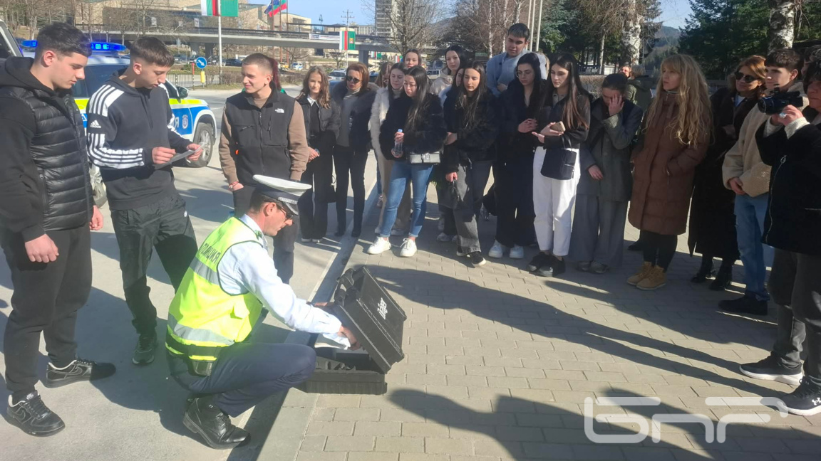 Възстановка по реален съдебен казус сученици от Смолян