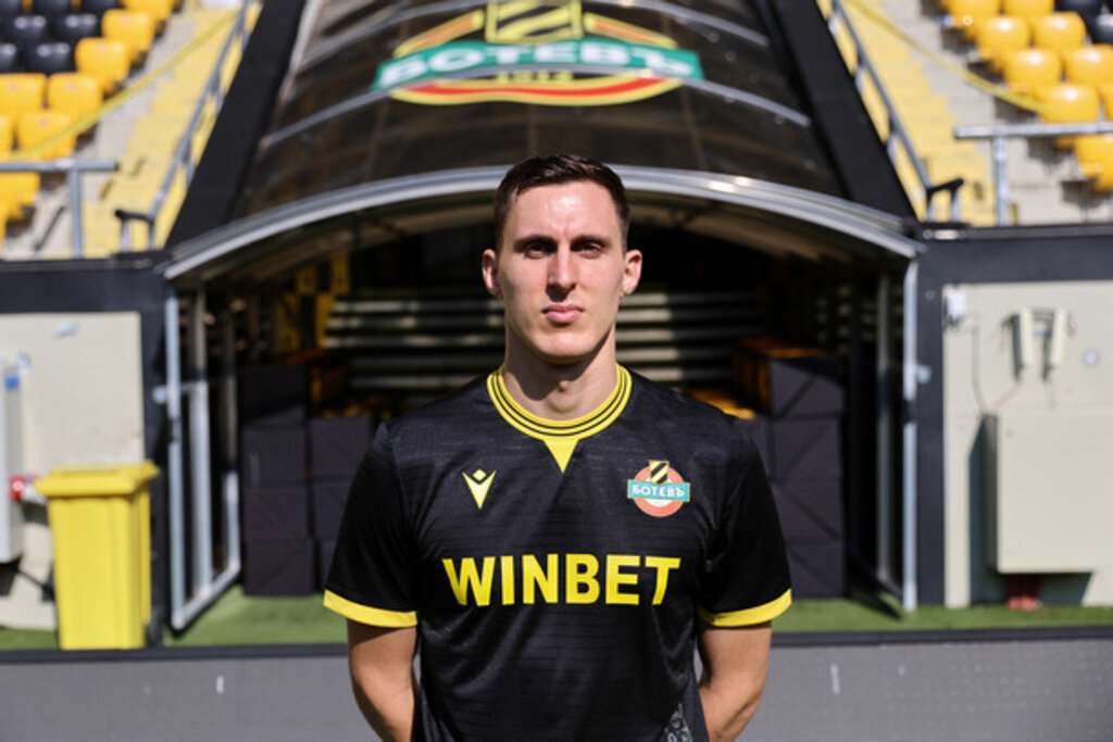 Ботев (Пловдив) привлече национала Симеон Петров