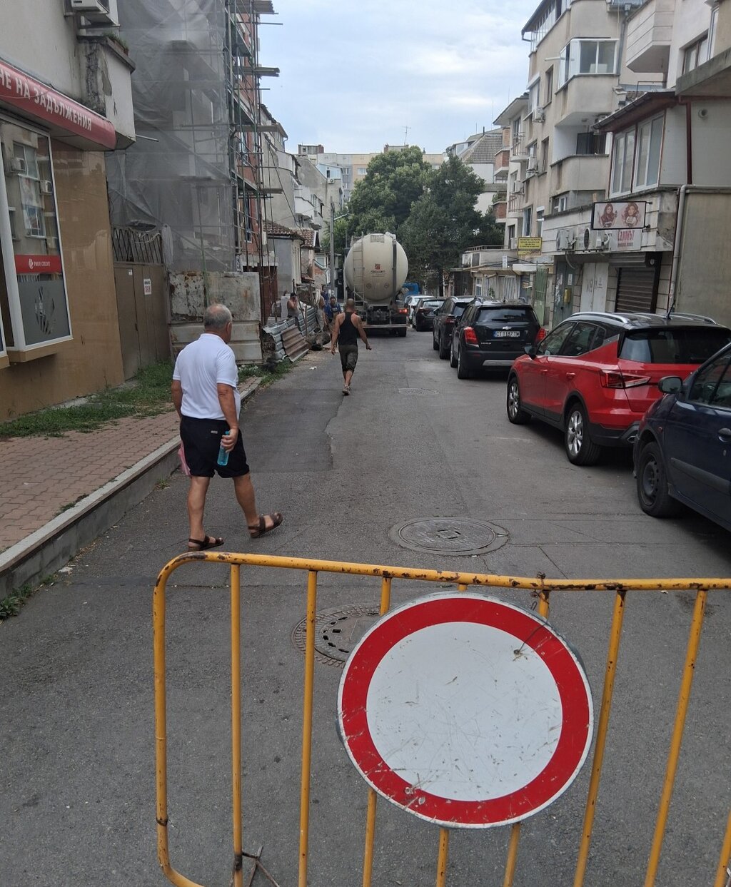 Глобиха собственици на коне и крави оставили ги без надзор, санкция и за затворена улица заради строеж