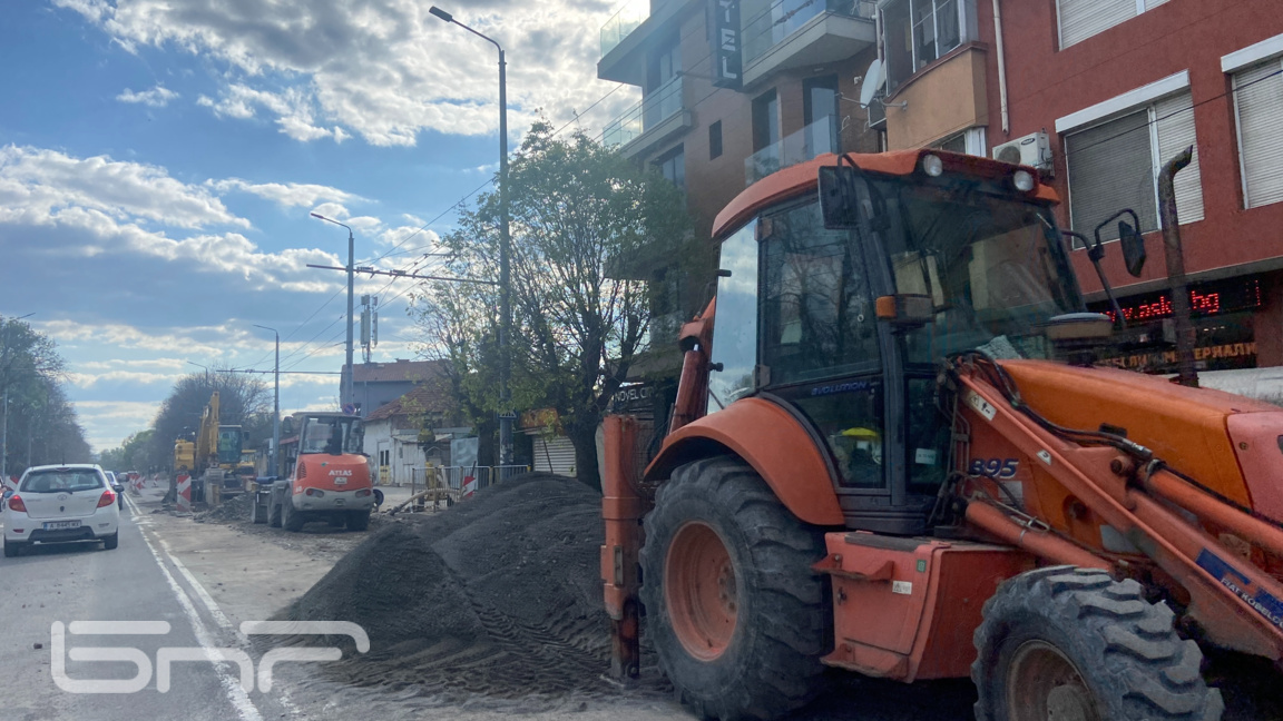 Асфалтиране затруднява движението на Гаровия площад и входа на Бургас