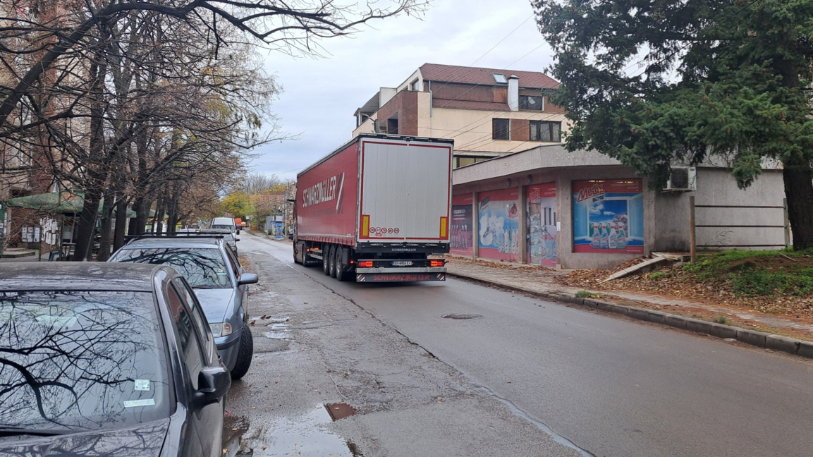 Лом, ТИР, трафик
