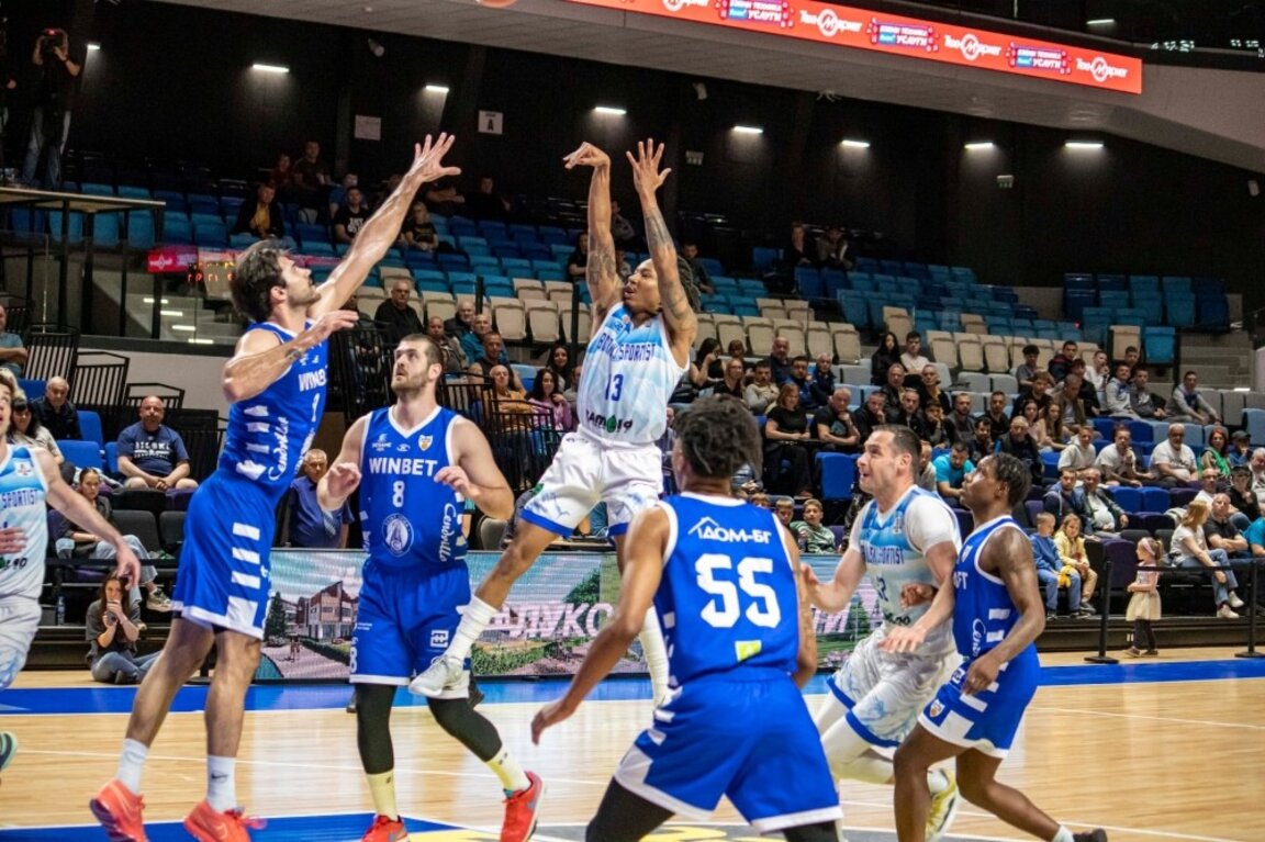 Отборът на Рилски спортист надигра състава на Спартак (Пл) със 102:99 точки