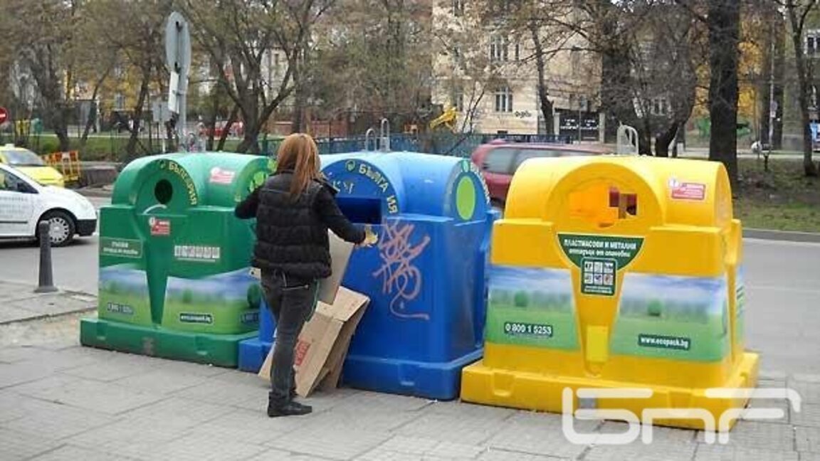 Защо фирми са против цветните контейнери да са с по-големи отвори?