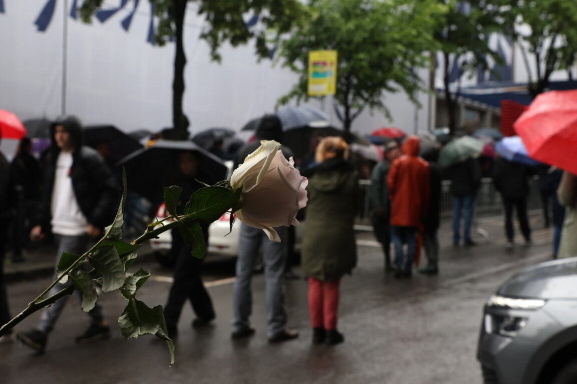 Сърбия почете паметта на застреляните преди година 9 ученици в Белград