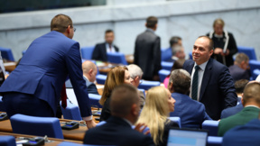 Народното събрание започна работата си с декларации за празника на София
