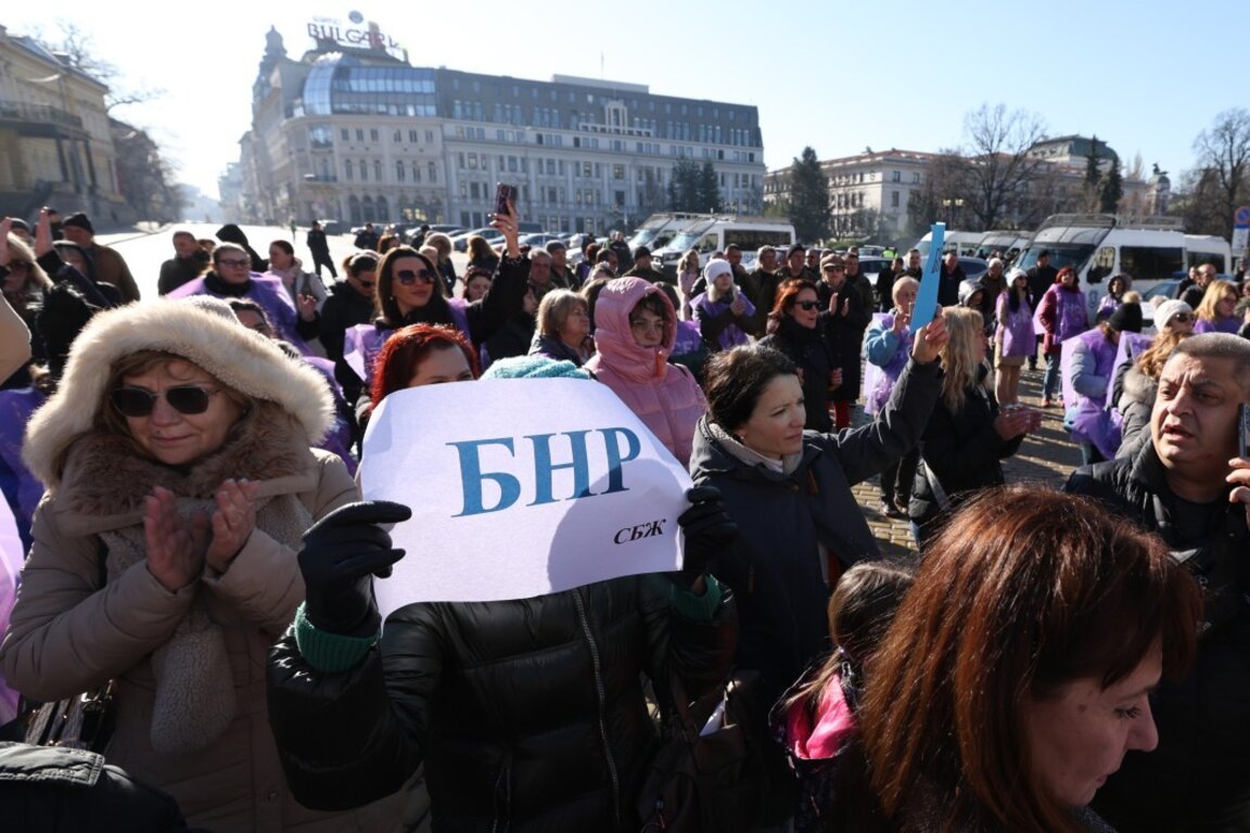 Лупи за депутатите