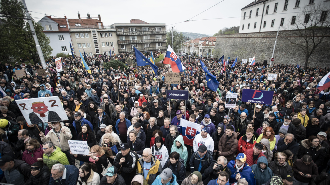 Протести в Словакия срещу плановете за промени в правилата за гласуване