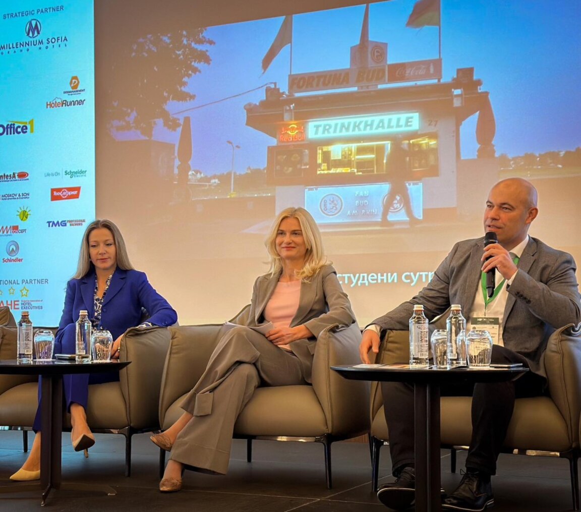 Туризмът може и трябва да не е само витрина, а визитна картичка, не само рецепция, а фронт офис на страната ни. Това заяви министърът на туризма Зарица Динкова на откриването на Осмото издание на Хотелски форум 2023 в София - 17 октомври 2023 г.