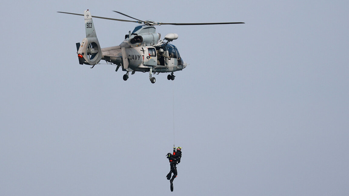 Exercise for rescuing victims of air crash held on the Danube