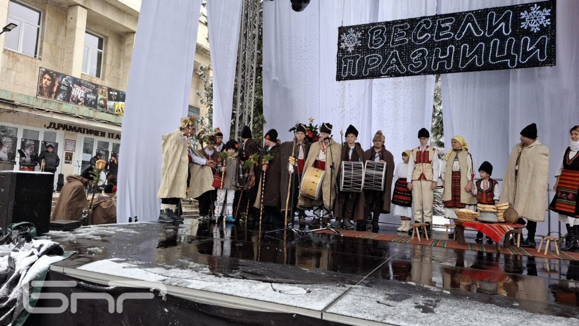 Коледари в Ловеч