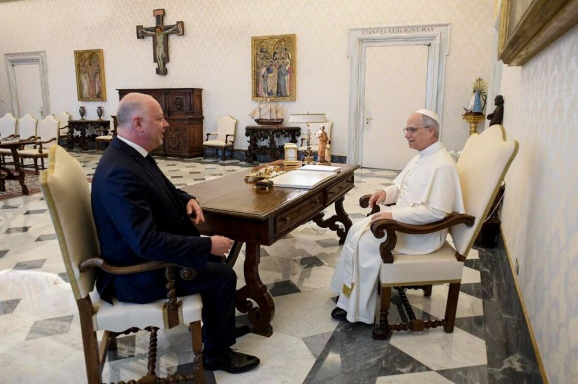Rosen Zhelyazkov gifts Pope Leo XIV with a symbolic omophorion during a Vatican audience