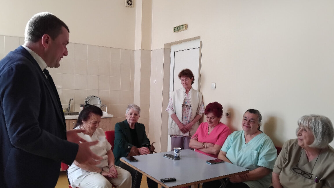 Кметът на Перник обяви временно решение на кризата в родилното отделение