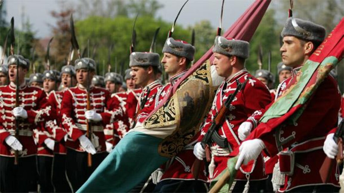 El Día de la Valentía celebrado con la bendición de las banderas de batalla y las banderas-reliquias