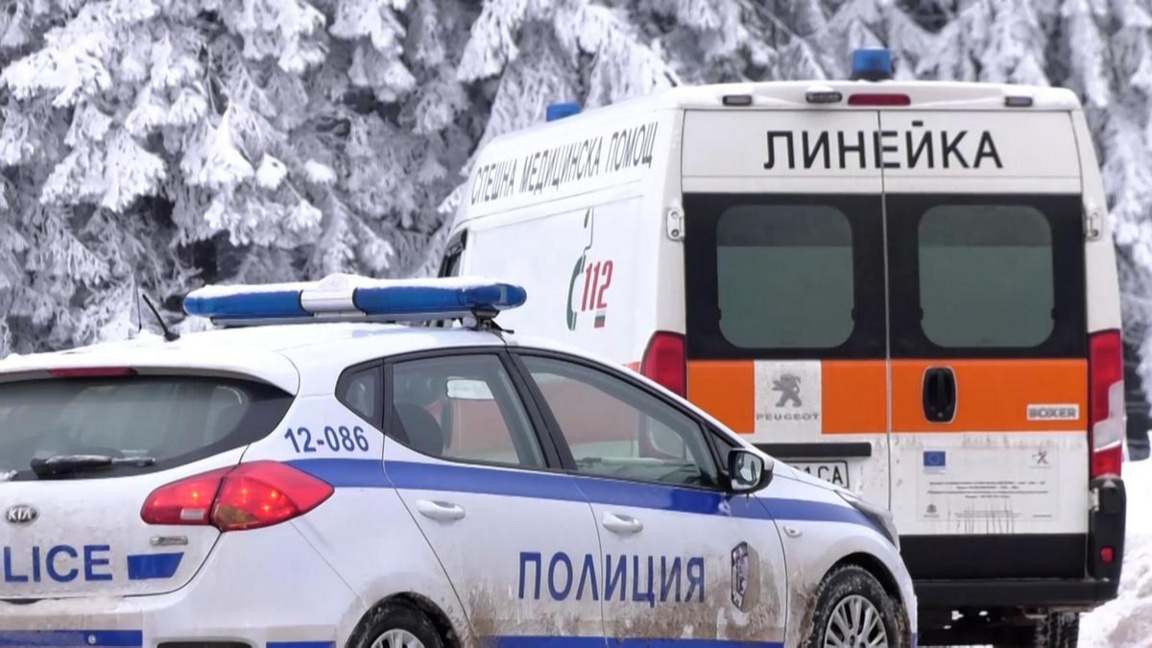 МВР: Има стрелба в превозното средство б...